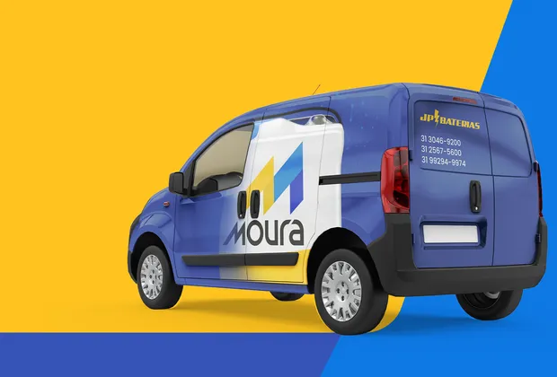 Carro de entrega da JP Baterias a caminho do Centro de Contagem